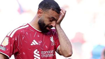 خان تاريخه مع ليفربول.. سونيس يهاجم محمد صلاح بسبب تصريحاته الأخيرة