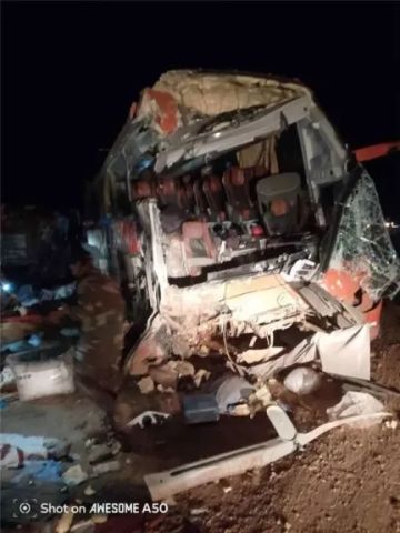 وزارة الصحة اليمنية تعلن حصيلة حادث العبر: 6 قتلى بينهم طفل و5 حالات حرجة وزارة الصحة اليمنية تعلن حصيلة حادث العبر: 6 قتلى بينهم طفل و5 حالات حرجة