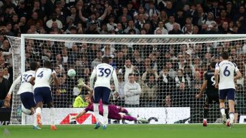 توتنهام يتعادل أمام ضيفه ليدز يونايتد في الدوري الإنجليزي توتنهام يتعادل أمام ضيفه ليدز يونايتد في الدوري الإنجليزي