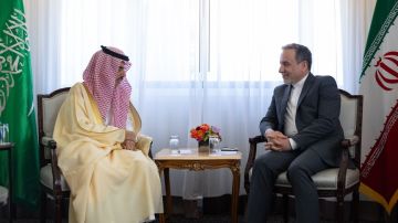 السعودية وإيران تبحثان التطورات الإقليمية وجهود حفظ الأمن السعودية وإيران تبحثان التطورات الإقليمية وجهود حفظ الأمن