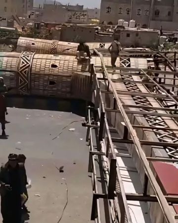 حادث مروع ظهر الجمعة.. انهيار إنشائي في سوق شعبي بصنعاء.. ومطالب بتحرك فوري حادث مروع ظهر الجمعة.. انهيار إنشائي في سوق شعبي بصنعاء.. ومطالب بتحرك فوري