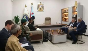 مفاجأة في مقر الأمن الوطني.. علم الجنوب يرفع أمام وفد أممي وماذا بعد؟ مفاجأة في مقر الأمن الوطني.. علم الجنوب يرفع أمام وفد أممي وماذا بعد؟