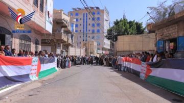 وقفات حاشدة للمكاتب التنفيذية والمديريات بأمانة العاصمة تأكيدا على الجهوزية واستمرار التعبئة