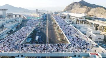 توافد أكثر من 1.5 مليون حاج إلى مشعر منى في يوم التروية توافد أكثر من 1.5 مليون حاج إلى مشعر منى في يوم التروية
