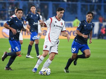 نيولز أولد بوير يفرض التعادل على فيليز سارسفيلد في الدوري الأرجنتيني