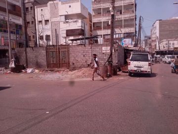 مصادر عمالية في شركة النفط بعدن تفند شائعات البسط: عقد الإيجار خطوة قانونية لحماية الأرض مصادر عمالية في شركة النفط بعدن تفند شائعات البسط: عقد الإيجار خطوة قانونية لحماية الأرض