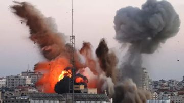 إخلاص الغمري.. نجت من الموت لتبدأ معركة طويلة مع الألم والفقد في غزة إخلاص الغمري.. نجت من الموت لتبدأ معركة طويلة مع الألم والفقد في غزة