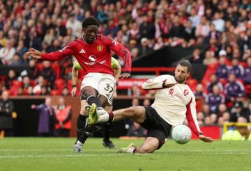 مانشستر يونايتد يحقق فوزًا مهمًا على ليفربول في الدوري الإنجليزي