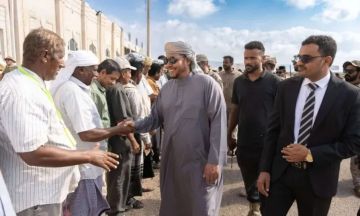 عودة محافظ سقطرى على متن طائرة عسكرية سعودية وسط تساؤلات حول ترتيبات المرحلة المقبلة