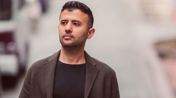 حمزة نمرة يحذر من تورط الفنانين والجمهور في أغنيات الذكاء الاصطناعي