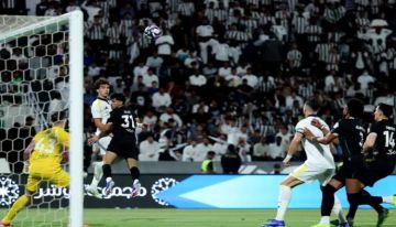 النصر يفلت من كمين الشباب بهاتريك فيليكس ويتمسك بصدارة الدوري السعودي