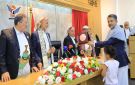 رئيس مجلس النواب يمنح الشهداء القادة الرهوي وأعضاء الحكومة والغماري درع المجلس