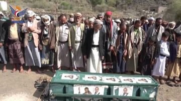 صنعاء .. تشييع جثمان الشهيد غمدان محمد عبده العمري بالحيمة الداخلية صنعاء .. تشييع جثمان الشهيد غمدان محمد عبده العمري بالحيمة الداخلية