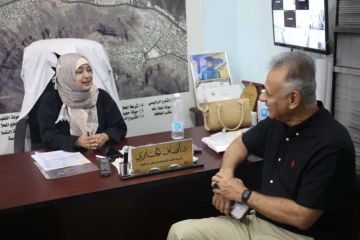 توجيهات من محافظ عدن.. مدير المعلا يزور المجمع الصحي ويستمع إلى شكاوى الكوادر الطبية