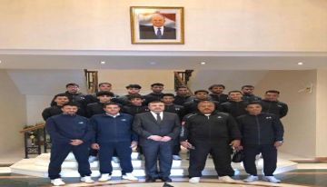 سفير اليمن في سلطنة عمان يستقبل بعثة منتخب شباب كرة اليد
