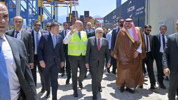 انطلاق أول شحنة لبنانية إلى السعودية بعد رفع حظر استمر 5 سنوات انطلاق أول شحنة لبنانية إلى السعودية بعد رفع حظر استمر 5 سنوات