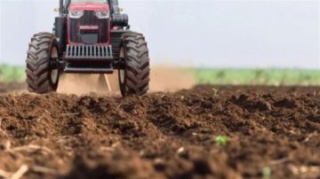 هربرت دايس يؤسس شركة لإنتاج جرارات زراعية كهربائية