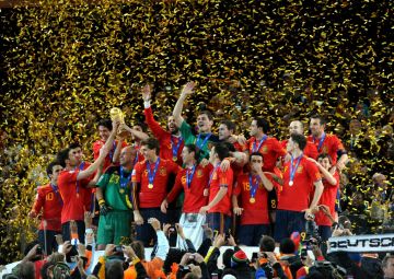 مونديال جنوب إفريقيا 2010: تيكي تاكا، واكا واكا وعصيان 