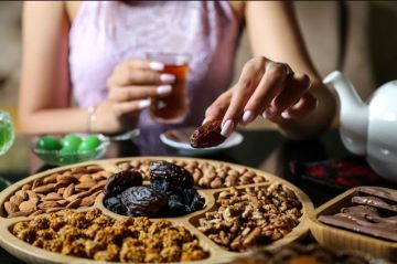 ما فوائد تناول التمر وشرب الماء معا لتسهيل الولادة؟ ما فوائد تناول التمر وشرب الماء معا لتسهيل الولادة؟
