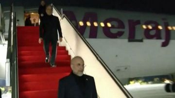 وفد إيران يصل إلى سويسرا لبدء المفاوضات وفد إيران يصل إلى سويسرا لبدء المفاوضات