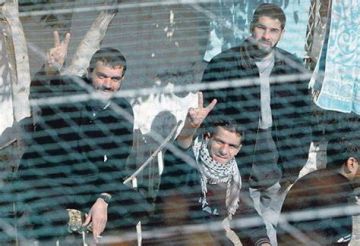 قدورة فارس: السجون الصهيونية تحولت إلى بيئة قمعية غير مسبوقة بحق الأسرى الفلسطينيين قدورة فارس: السجون الصهيونية تحولت إلى بيئة قمعية غير مسبوقة بحق الأسرى الفلسطينيين