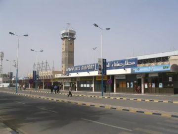 وصول 35 طائرة إلى مطار صنعاء.. ماذا يحدث؟