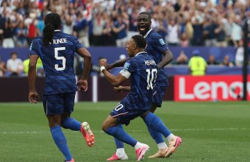 فرنسا تتغلب على العراق وتعبر إلى دور الـ32 بثلاثية في المونديال