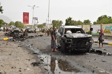 مقتل صحفي يمني بانفجار عبوة ناسفة زرعها مجهولون في سيارته بمدينة المكلا مقتل صحفي يمني بانفجار عبوة ناسفة زرعها مجهولون في سيارته بمدينة المكلا