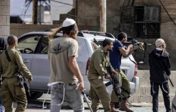 إصابة طفل فلسطيني برصاص مستوطنين جنوبي الضفة إصابة طفل فلسطيني برصاص مستوطنين جنوبي الضفة