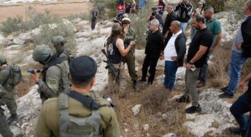 إصابة فلسطيني بهجوم للمستوطنين جنوب نابلس إصابة فلسطيني بهجوم للمستوطنين جنوب نابلس