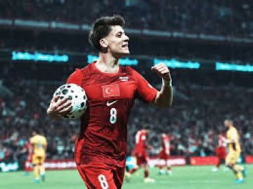 مونتيلا يعتمد على عنصر الخبرة في تشكيلة تركيا لكأس العالم
