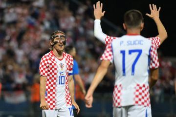 مودريتش يقود كرواتيا للفوز على سلوفينيا وديًا