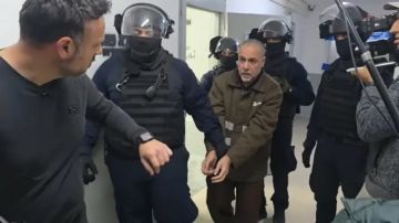العدو الإسرائيلي يعزل الطبيب حسام أبو صفية في سجن نفحة بعد استئنافه قرار اعتقاله