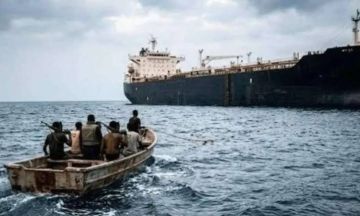 استهداف سفينة جديدة في خليج عدن استهداف سفينة جديدة في خليج عدن