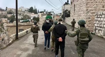 العدو الإسرائيلي يعتقل 12 فلسطينيا من الضفة الغربية والقدس