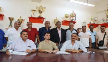 في أجواء أخوية.. إتمام عملية الاستلام والتسليم بين الإدارة السابقة والحالية لنادي شمسان الرياضي