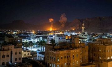 انفجارات تهز المنطقة العسكرية الأولى بحضرموت عقب ساعات من استهداف معسكر في طور الباحة بلحج انفجارات تهز المنطقة العسكرية الأولى بحضرموت عقب ساعات من استهداف معسكر في طور الباحة بلحج