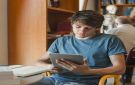من اللابتوب إلى التطبيقات الذكية.. أدوات أساسية لكل طالب جامعي