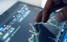 تباين أداء الأسهم الأوروبية في مستهل التعاملات اليومية