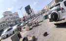 محتجون يقطعون الطرق في المكلا ردا على تردي الأوضاع