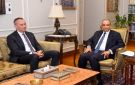 وزير الخارجية المصري يبحث مع الممثل الأعلى لغزة تطورات الأوضاع بالقطاع