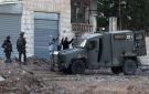 العدو الإسرائيلي يعتقل 5 فلسطينيين خلال اقتحامات بالضفة - ye