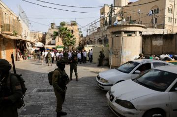 العدو الإسرائيلي يعتقل 14 فلسطينيا خلال اقتحام قواته عدة مناطق في الضفة العدو الإسرائيلي يعتقل 14 فلسطينيا خلال اقتحام قواته عدة مناطق في الضفة
