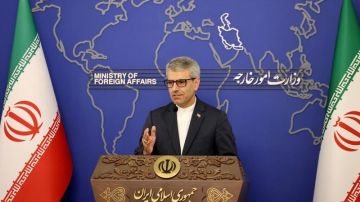إيران تدين الهجوم على مطار صنعاء الدولي إيران تدين الهجوم على مطار صنعاء الدولي