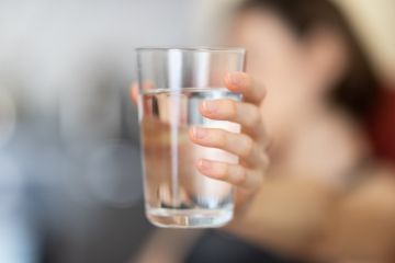 في الصيف.. كم يحتاج جسمك من الماء يوميا؟ في الصيف.. كم يحتاج جسمك من الماء يوميا؟