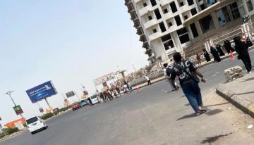 أزمة الغاز تشل حركة المواصلات في عدن.. مئات المواطنين عالقون وتأخر الموظفين والطلاب أزمة الغاز تشل حركة المواصلات في عدن.. مئات المواطنين عالقون وتأخر الموظفين والطلاب