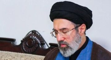 مسؤول إيراني: مجتبى خامنئي قد لا يشارك بمراسم تشييع أبيه لأسباب أمنية