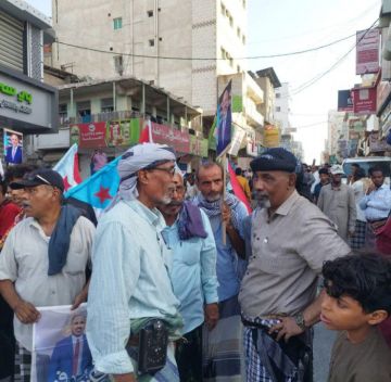 قوات مدعومة سعوديا تعترض مسيرة جماهيرية في المكلا قوات مدعومة سعوديا تعترض مسيرة جماهيرية في المكلا
