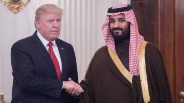 بن سلمان يتلقى اتصالا هاتفيا من ترامب بن سلمان يتلقى اتصالا هاتفيا من ترامب