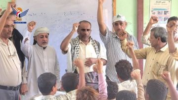 تدشين توزيع الحقائب المدرسية لأبناء الشهداء بمديرية الحالي في الحديدة تدشين توزيع الحقائب المدرسية لأبناء الشهداء بمديرية الحالي في الحديدة